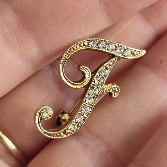 Vintage letter F brooch pin alphabet initial name alphabet gold tone - Picture 2 of 8